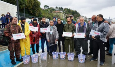 Beykoz’da Oltalar Birinci Olmak İçin Denize Atıldı