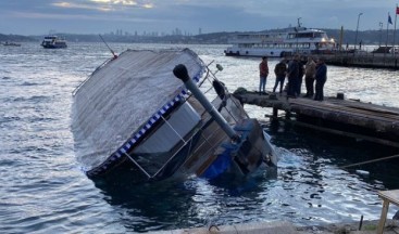 Beykoz’da Etkili Olan Lodos Kıyıdaki Tekneyi Batırdı