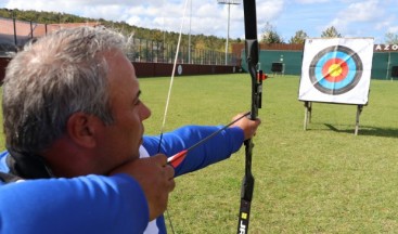 Omurilik felcine yenilmedi, 2024 olimpiyatları için ok atıyor