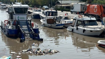 Kadıköy ve Beykoz’da şiddetli yağış sonrası derelerde çöp yığınları oluştu