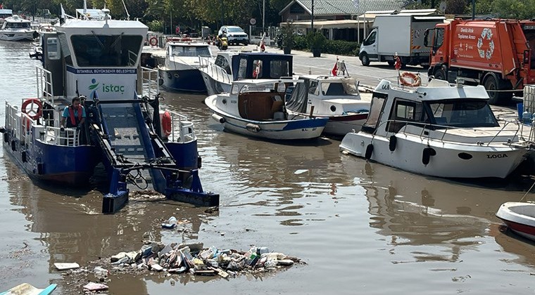 Kadıköy ve Beykoz’da şiddetli yağış sonrası derelerde çöp yığınları oluştu