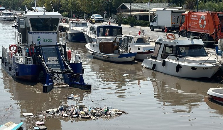 Kadıköy ve Beykoz’da şiddetli yağış sonrası derelerde çöp yığınları oluştu