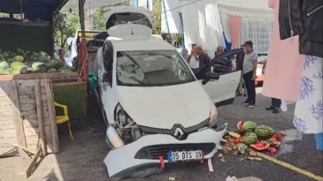 Beykoz’da otomobil pazara daldı: 2 yaralı